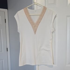Amazon White and Tan V-Neck Short Sleeve Top